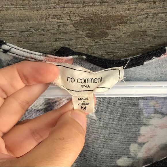 NO Comment Size Med Black Ruffle Cold Shoulder Top - Picture 4 of 5